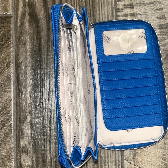 Jewell by thirty one Blue Perforated Zip Wallet - Picture 4 of 4
